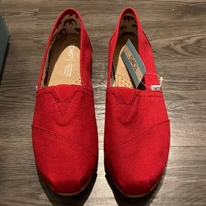New with box Red Toms
